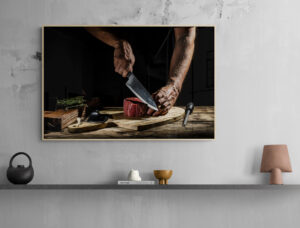 Ce tableau représente une scène de coupe de viande avec une précision et un réalisme impressionnants